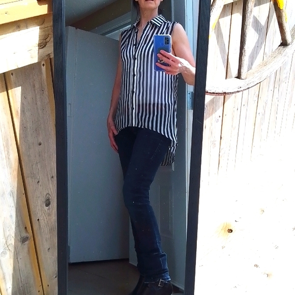 Sheer Sleeveless Blouse - Picture 5 of 12